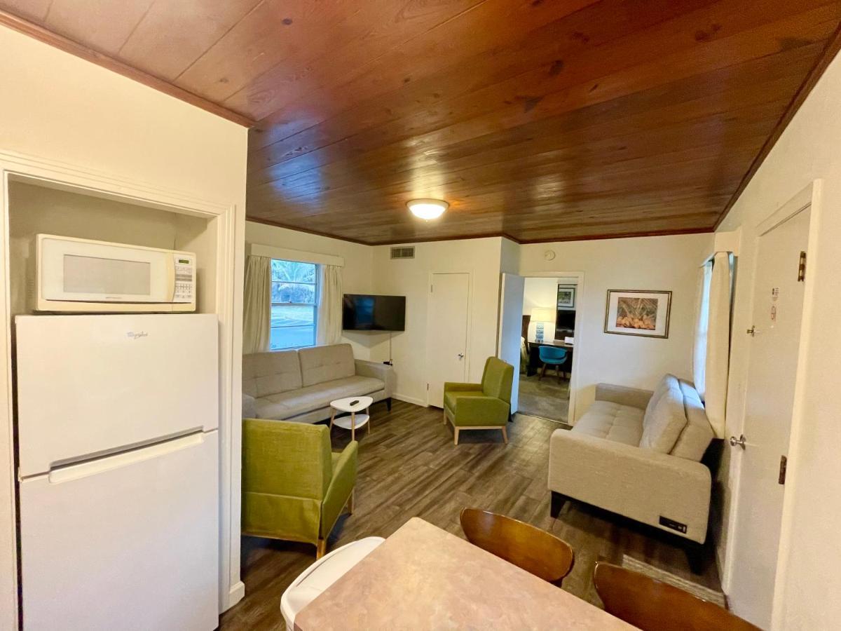 Surf Studio Beach Resort Cocoa Beach Exterior photo