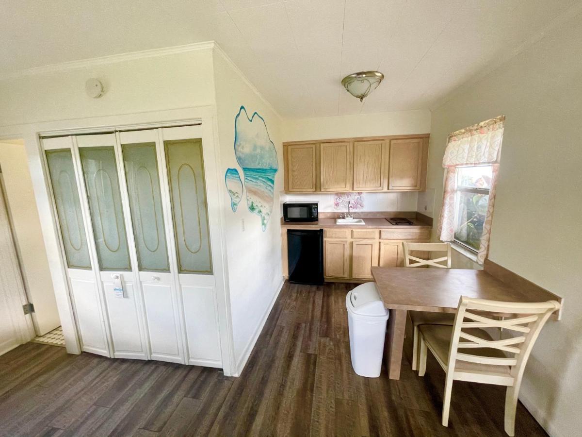 Surf Studio Beach Resort Cocoa Beach Exterior photo