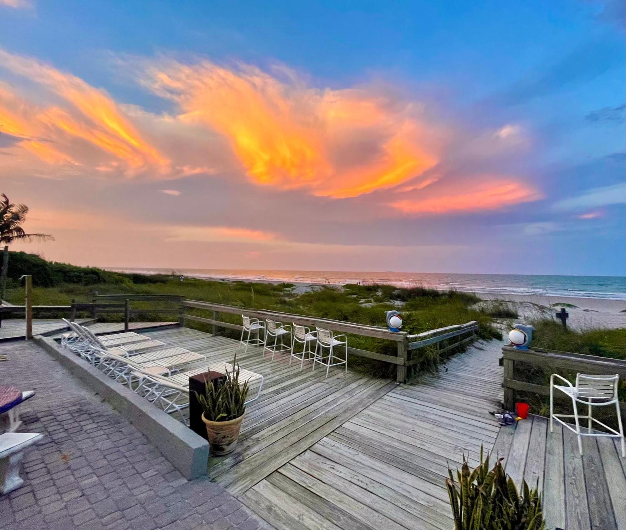Surf Studio Beach Resort Cocoa Beach Exterior photo